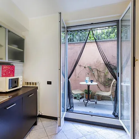 公寓 Prione With Patio By Wonderful Italy